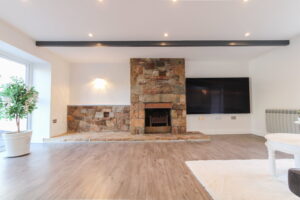 Detached family home with swimming pool