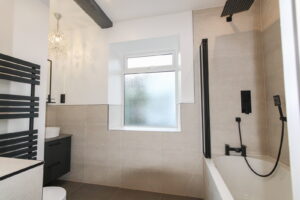 Detached family home with swimming pool