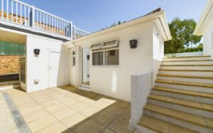Detached family home with swimming pool