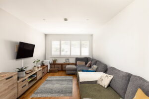 One Bedroom Detached Bungalow With Paved Garden And 3 Parking Spaces