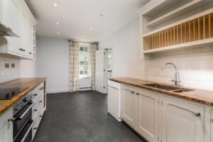 Three Bedroom, Two Bathroom Granite Cottage In A Delightful Hamlet Setting