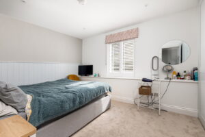 One Bedroom Detached Bungalow With Paved Garden And 3 Parking Spaces