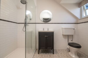 Three Bedroom, Two Bathroom Granite Cottage In A Delightful Hamlet Setting
