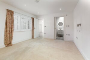 Terraced 3 bedroom, two bathroom Victorian cottage with parking in Gorey Village