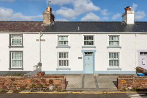 Terraced 3 bedroom, two bathroom Victorian cottage with parking in Gorey Village