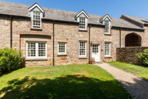 Three Bedroom, Two Bathroom Granite Cottage In A Delightful Hamlet Setting