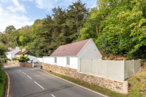 One Bedroom Detached Bungalow With Paved Garden And 3 Parking Spaces