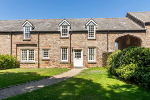 Three Bedroom, Two Bathroom Granite Cottage In A Delightful Hamlet Setting