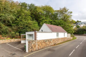 One Bedroom Detached Bungalow With Paved Garden And 3 Parking Spaces