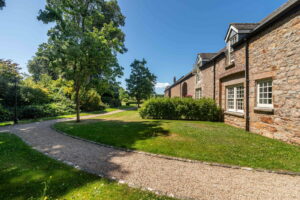 Three Bedroom, Two Bathroom Granite Cottage In A Delightful Hamlet Setting
