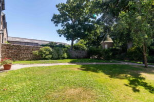 Three Bedroom, Two Bathroom Granite Cottage In A Delightful Hamlet Setting