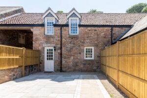 Three Bedroom, Two Bathroom Granite Cottage In A Delightful Hamlet Setting