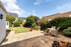 Terraced 3 bedroom, two bathroom Victorian cottage with parking in Gorey Village