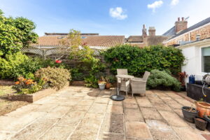 Terraced 3 bedroom, two bathroom Victorian cottage with parking in Gorey Village