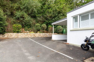 One Bedroom Detached Bungalow With Paved Garden And 3 Parking Spaces