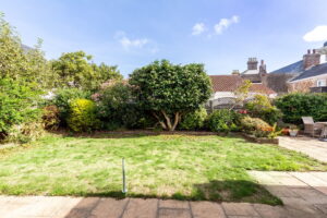 Terraced 3 bedroom, two bathroom Victorian cottage with parking in Gorey Village