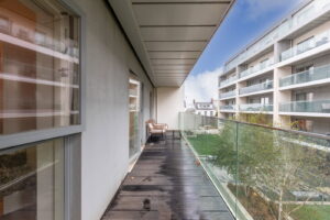 Modern two bedroom. two bathroom Metropol apartment with balcony & parking