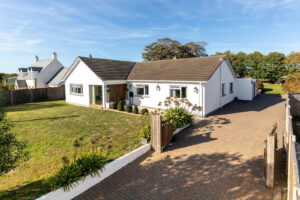 Spacious detached four bedroom, two bathroom bungalow in a quiet St Lawrence setting