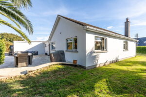 Spacious detached four bedroom, two bathroom bungalow in a quiet St Lawrence setting
