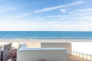 Luxury Two-Bedroom Apartment with Private Beach Access&nbsp;