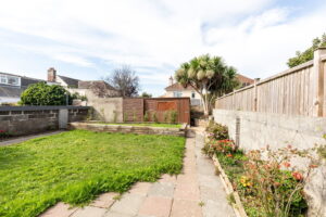 Five-Bedroom Family Home with Large West Facing Garden