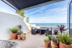 Luxury Two-Bedroom Apartment with Private Beach Access&nbsp;