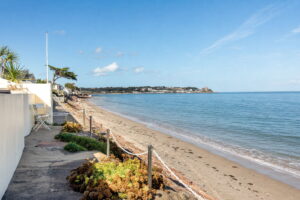 Luxury Two-Bedroom Apartment with Private Beach Access&nbsp;