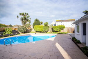 Non-Qualified - Newly Renovated Bungalow