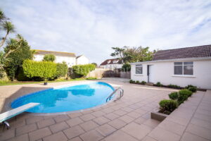 Non-Qualified - Newly Renovated Bungalow