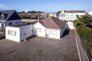 Non-Qualified - Newly Renovated Bungalow
