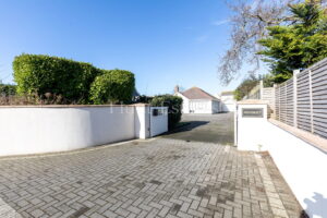 Non-Qualified - Newly Renovated Bungalow