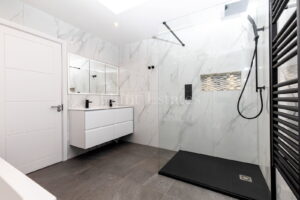 Non-Qualified - Newly Renovated Bungalow